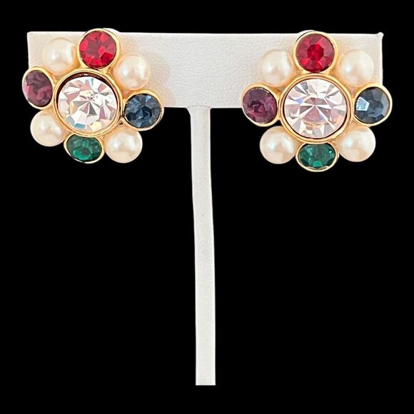 Vintage Designer Earrings Jewel Tone Crystals Gold Tone Simulated Pearls Clip 7N - Picture 2 of 4